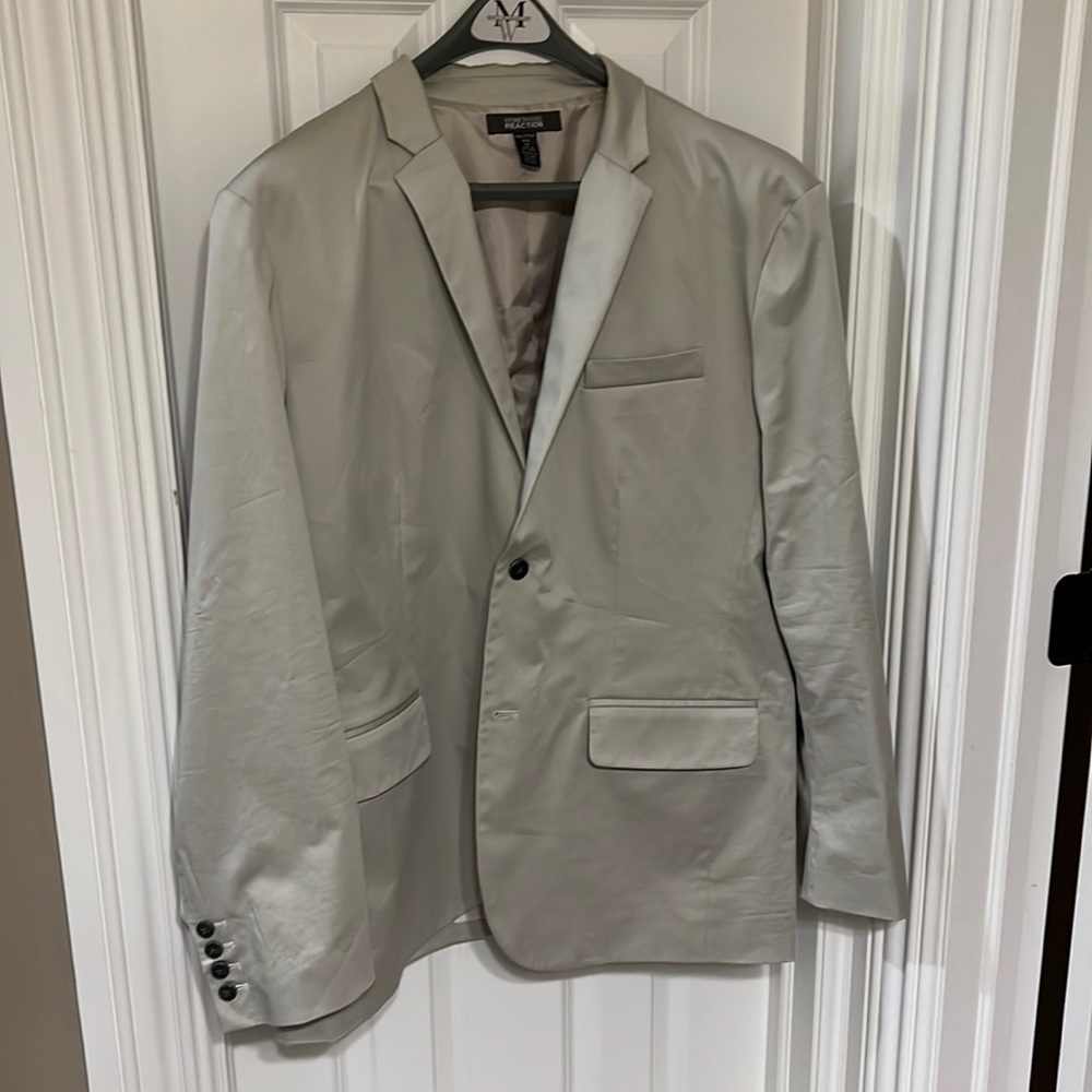 Kenneth Cole Reaction Sportcoat excellent used condition, khaki/greige color!